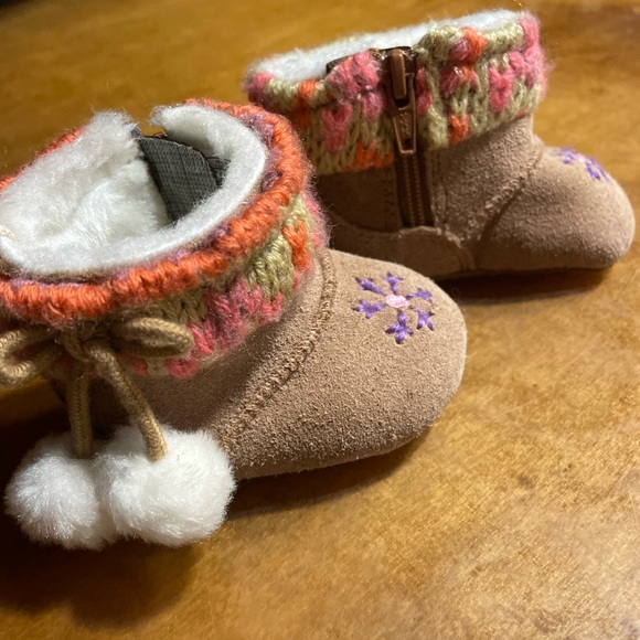 Weebok by Reebok Tiny Baby Girl Size 0 pretty Snowflake Sweater Trim zip Boots - Picture 5 of 7